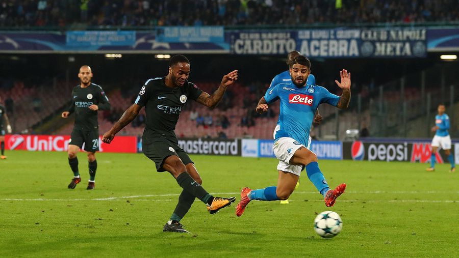 Sterling, duel cu Napoli, pe vremea când evolua la Manchester City / Imago Images Napoli, interesată de jucătorul „uitat” de Chelsea