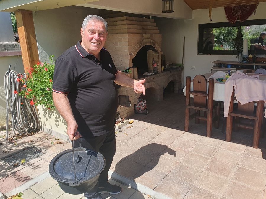 Povești incredibile de la Brașov: „Am zbughit-o cu Lăcătuș. Ne atacau cu furcile” + Ilie Dumitrescu „săpat” de jucători: „Nu mai cumpăra, bre, casetofon!”