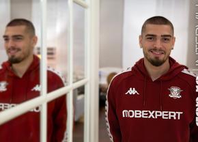 De la pungi în picioare și cașcaval pané la visul de a fi campion cu Rapid și a juca la Mondial: „Lumea spune «Uite-l și pe ăla! Stă cu cercei în urechi și îmi zice el mie»”