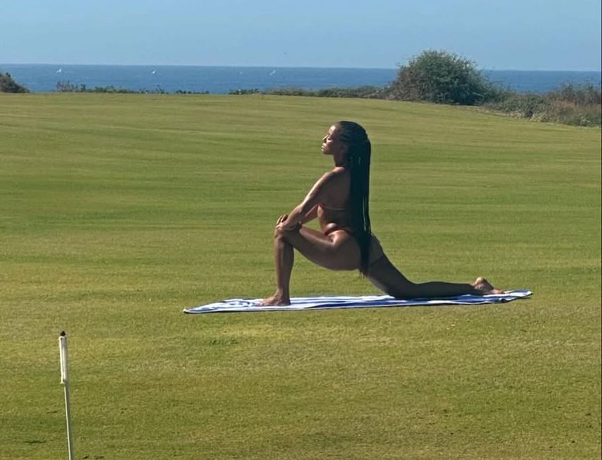 „Coach Prime” a făcut publică relația cu actrița mai tânără cu 21 de ani