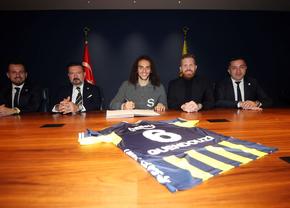 De unde au turcii bani să atragă vedete cu salarii uriașe » Galatasaray și Fenerbahce, datorii de peste 1 miliard €