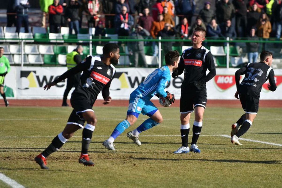 SEPSI - POLI IAȘI 1-0 // Mircea Rednic explică unde au greșit jucătorii săi în meciul cu Sepsi: „Asta am făcut în ultimele minute”