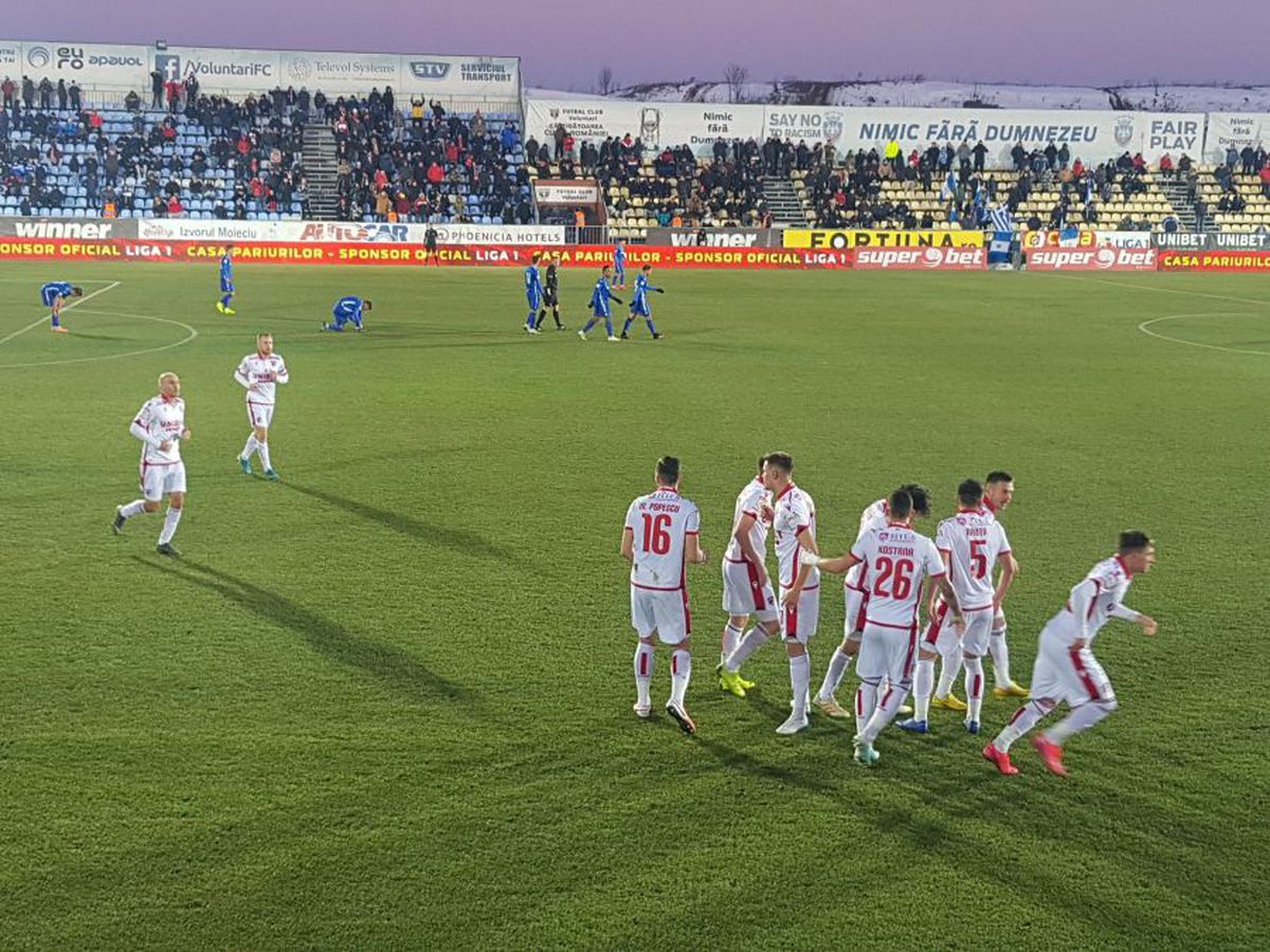 Poza sezonului în Liga 1? Galeria celor de la Voluntari, show total cu Dinamo: „Peluza Florin Cernat”