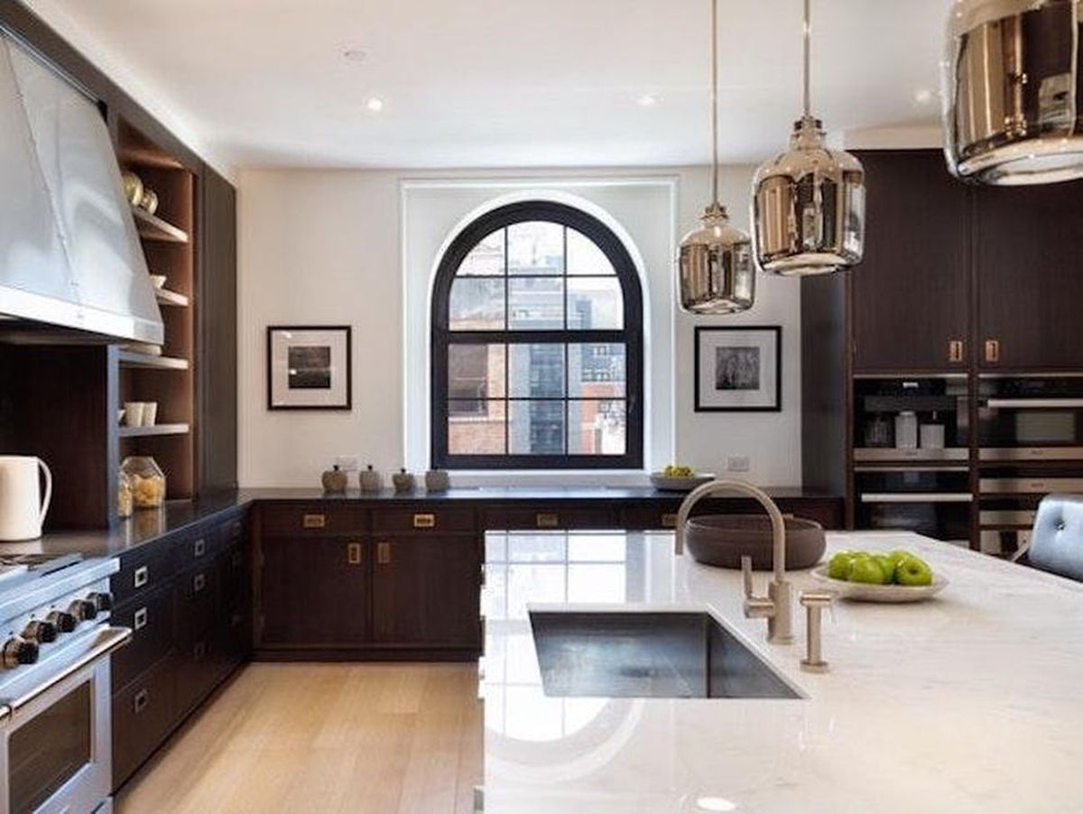 FOTO Cum arată casa în care Lewis Hamilton n-a dormit nicio noapte, dar și-o vinde cu 52 de milioane de euro