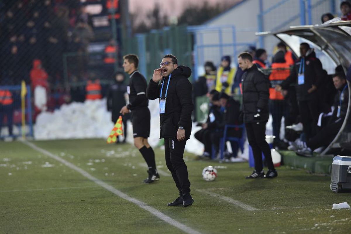 DINAMO // NOTE GSP: Dezastru în defensiva lui Dinamo » Lukas Skovajsa și Mihai Popescu, cei mai slabi de pe teren!