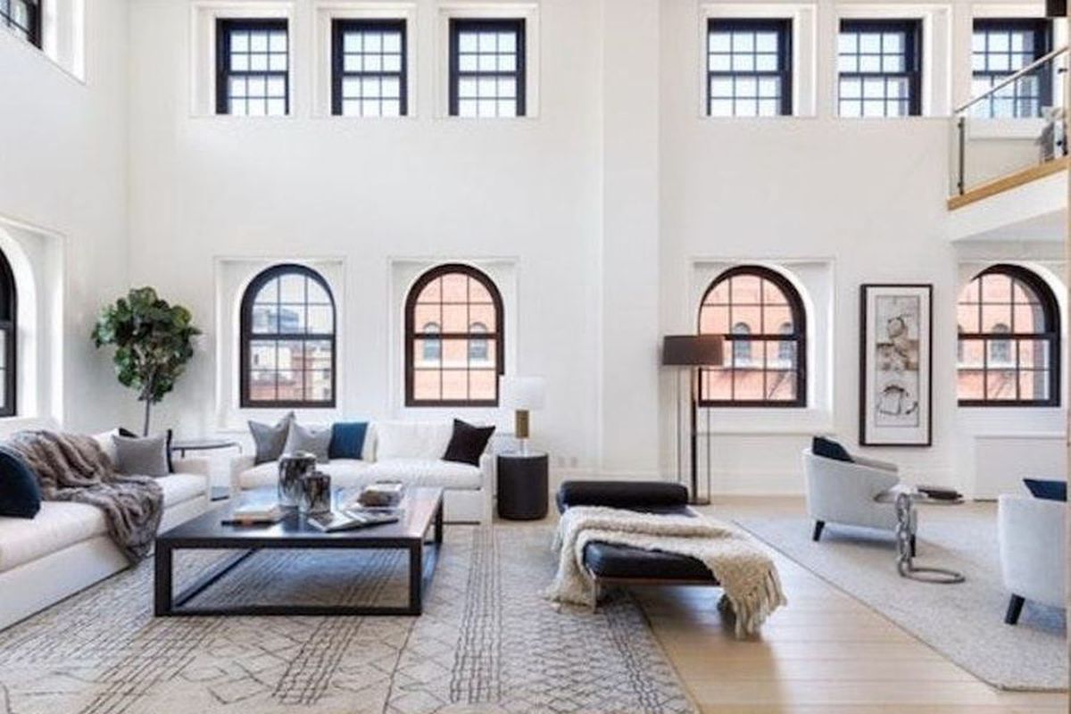 FOTO Cum arată casa în care Lewis Hamilton n-a dormit nicio noapte, pe care cere 52 de milioane de euro