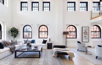 FOTO Cum arată casa în care Lewis Hamilton n-a dormit nicio noapte, pe care cere 52 de milioane de euro