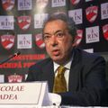 Nicolae Badea sprijină de la distanță supraviețuirea clubului. În poza din stânga, se observă logo-ul companiei sale (incercuit), Computerland, la acțiunile oficiale ale echipei