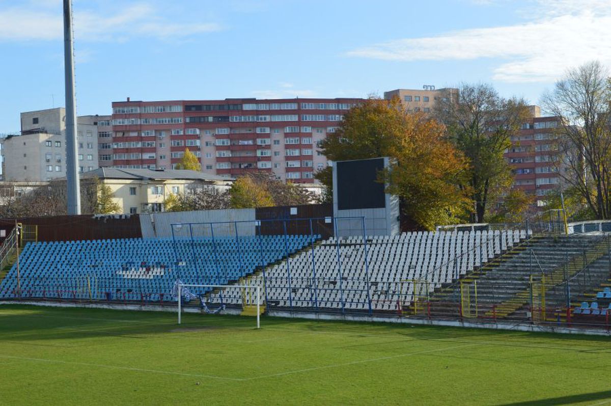 Stadion Oțelul Galați + vitrina cu trofee