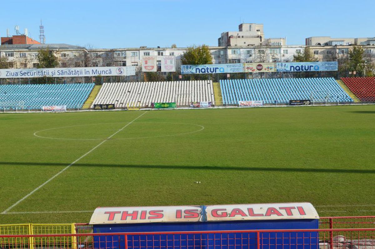 Stadion Oțelul Galați + vitrina cu trofee