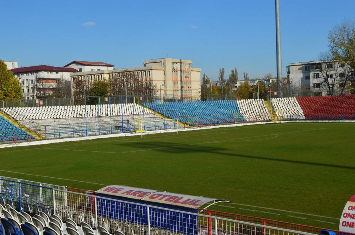 Stadion Oțelul Galați + vitrina cu trofee