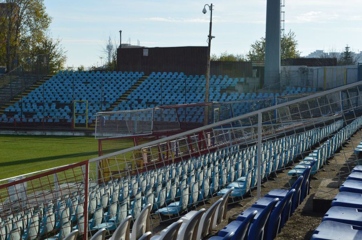 Stadion Oțelul Galați + vitrina cu trofee