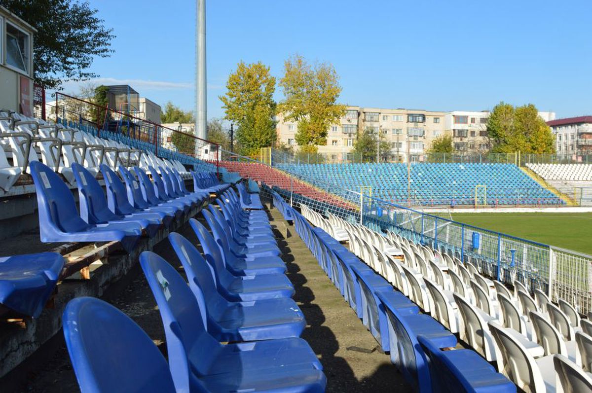 Stadion Oțelul Galați + vitrina cu trofee