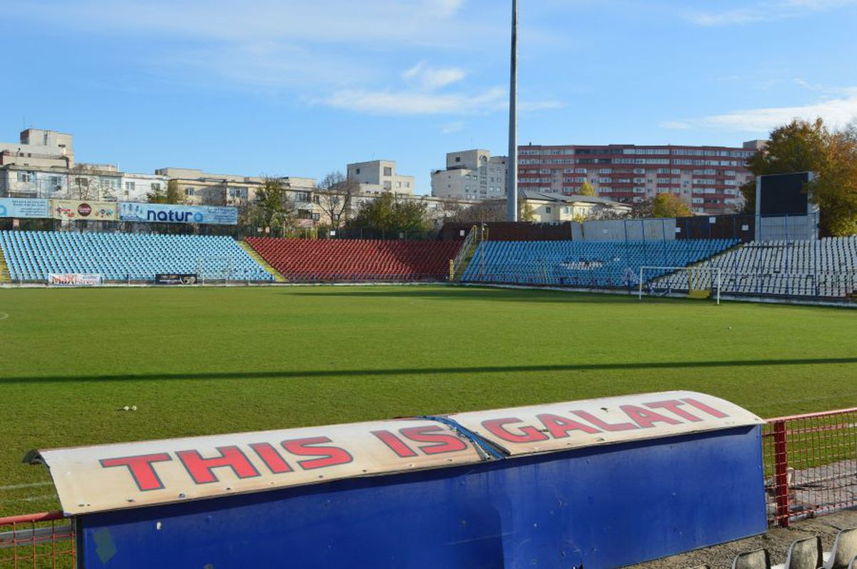 Stadion Oțelul Galați + vitrina cu trofee