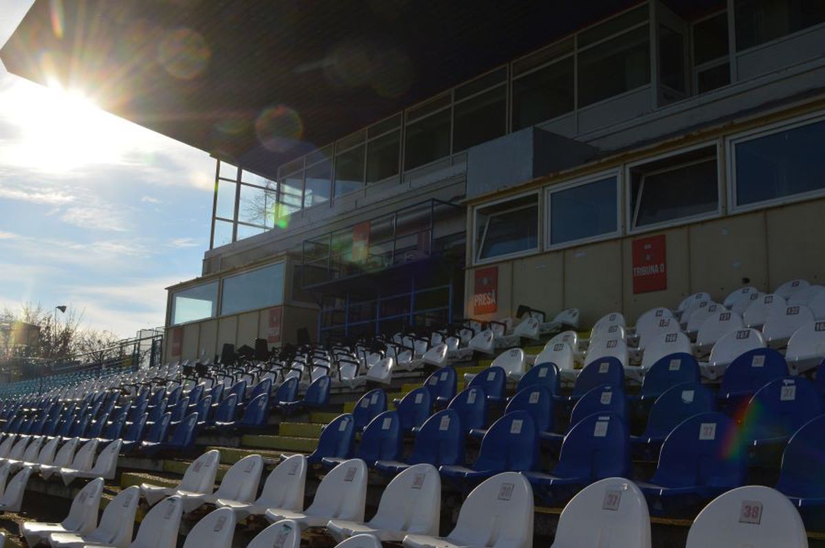 Stadion Oțelul Galați + vitrina cu trofee