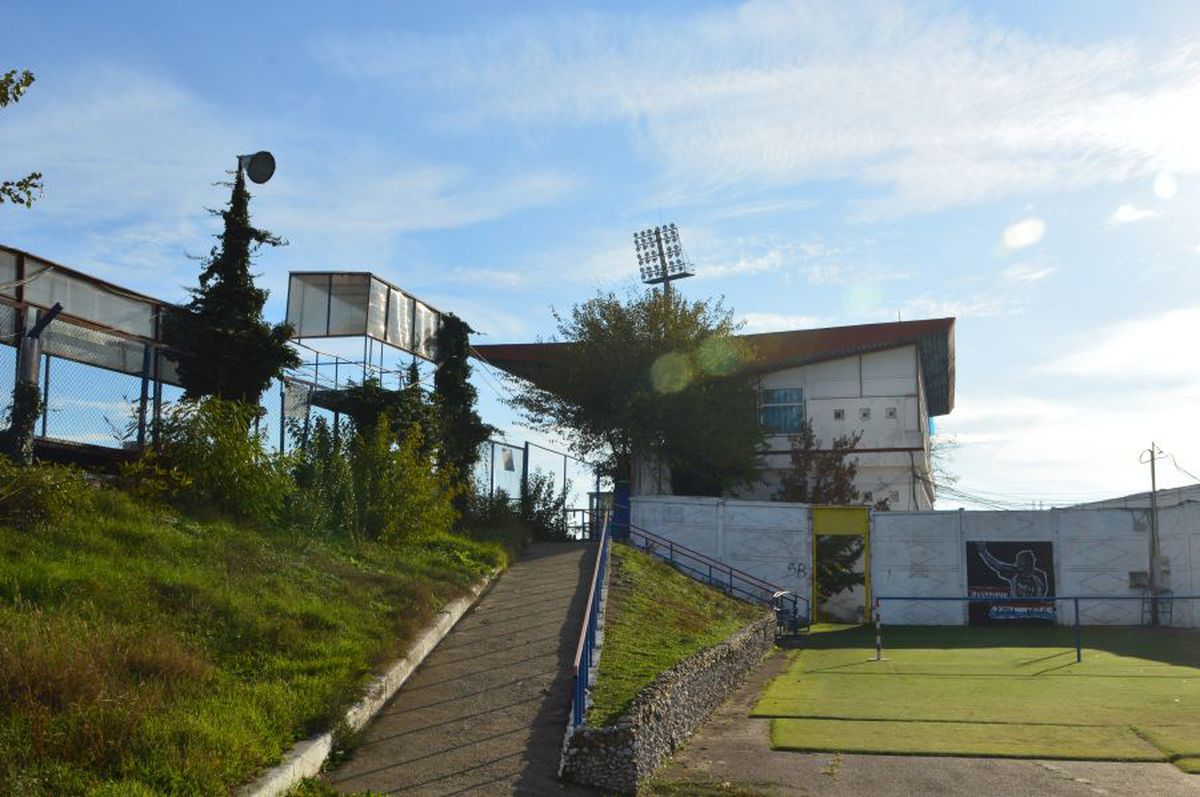 Stadion Oțelul Galați + vitrina cu trofee