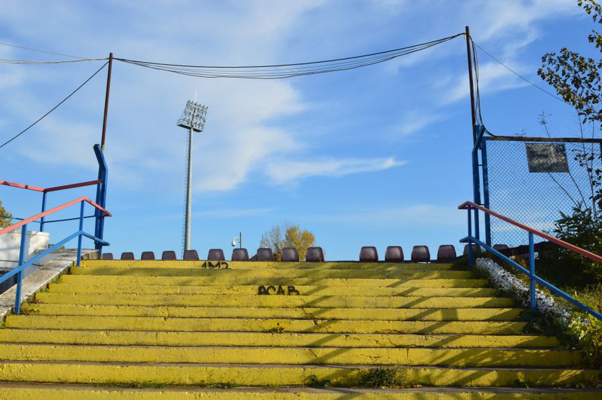 Stadion Oțelul Galați + vitrina cu trofee