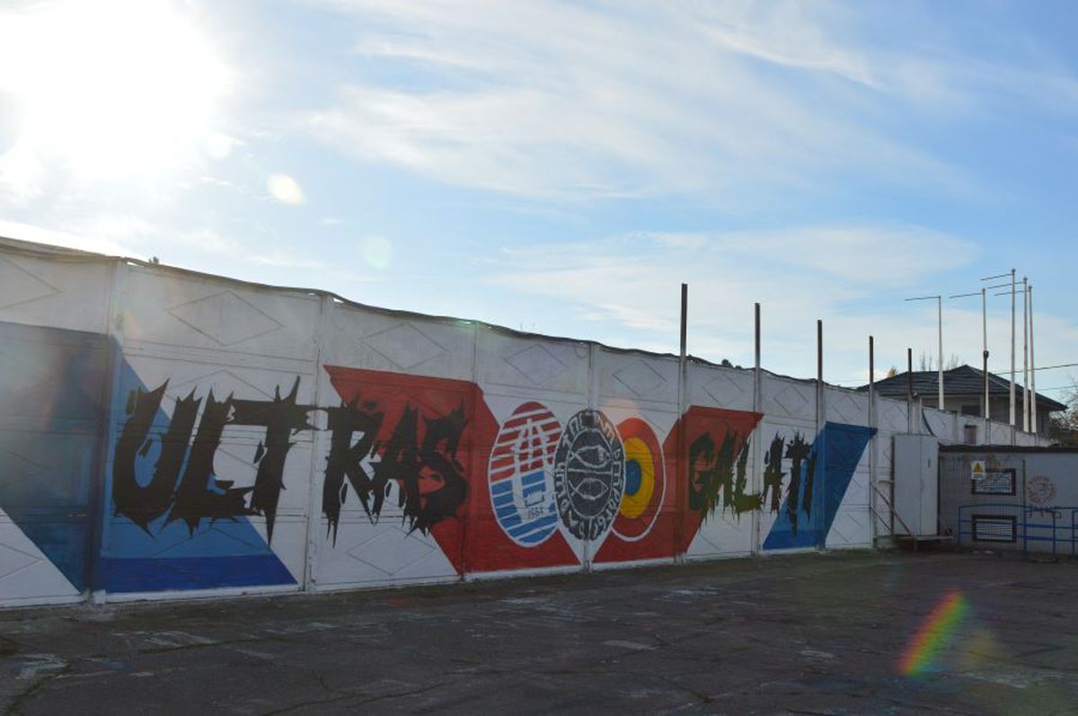 Stadion Oțelul Galați + vitrina cu trofee