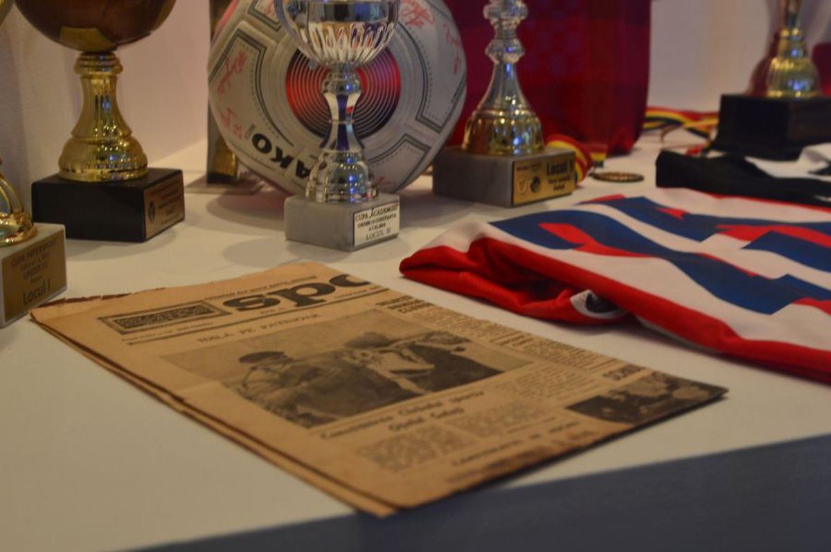 Stadion Oțelul Galați + vitrina cu trofee