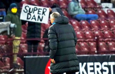 Dan Petrescu, luat la rost: „Ai 10 puncte avans, transferi jucători încontinuu și spui că pierzi campionatul? O nebunie!”