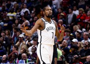 Blockbuster în NBA » La o zi după cea mai scumpă tranzacție din istorie a făcut și transferul de titlu: Kevin Durant