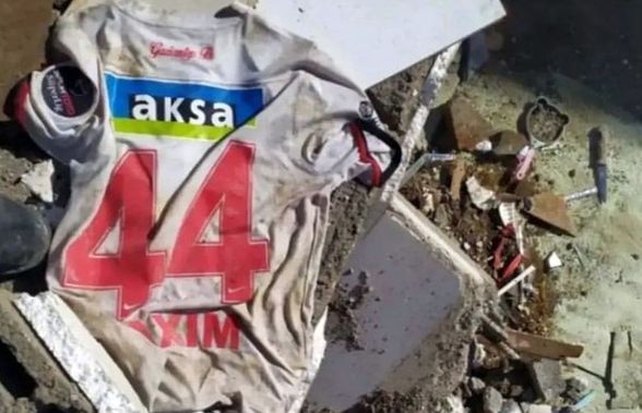 Imagine impresionantă din Turcia » Tricoul lui Alex Maxim, printre dărâmături