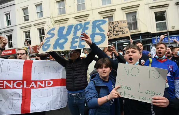 Suporterii protestează împotriva noului proiect al Super Ligii » Argumentele inițiatorilor: „Fotbalul e sub o amenințare serioasă”