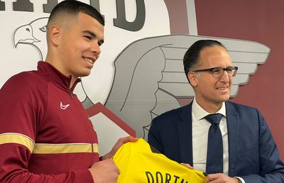 Moment special în Giulești » Un fotbalist al Rapidului a primit tricoul lui Moukoko, de la Dortmund, pe care-l ratase la turneul de anul trecut