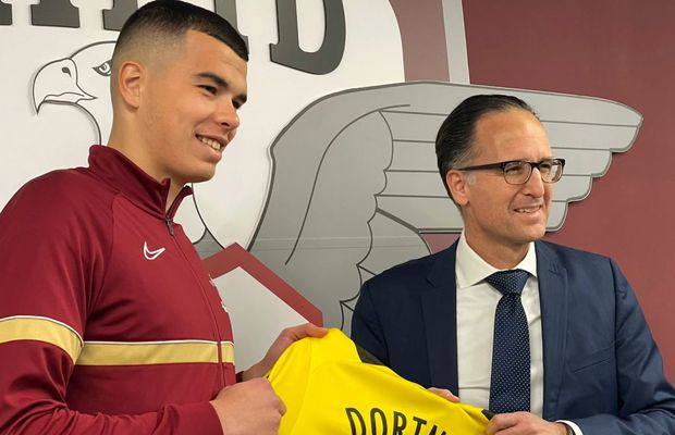 Moment special în Giulești » Un fotbalist al Rapidului a primit tricoul lui Moukoko, de la Dortmund, pe care-l ratase la turneul de anul trecut