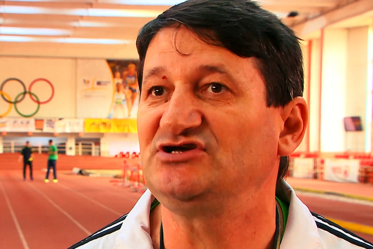 Antrenorul de atletism Constantin Cristinel Iacoban (59 de ani), directorul Clubului sportiv școlar Dinamo, a fost reținut după ce ar fi agresat sexual o fată de 15 ani pe care o antrena.