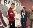 Moment special în Giulești » Un fotbalist al Rapidului a primit tricoul lui Moukoko, de la Dortmund, pe care-l ratase la turneul de anul trecut