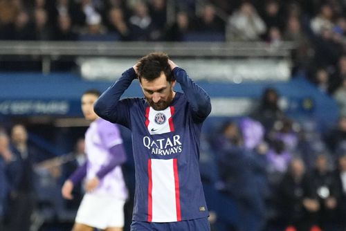 Lionel Messi (35 de ani), fotbalistul argentinian al campioanei Franței, PSG, este incert pentru partida pe care parizienii o vor disputa în compania celor de la Bayern Munchen, din faza „optimilor” de finală din Liga Campionilor. 
Foto: Imago