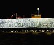 Peluza Nord Craiova a încercat să introducă pe „Oblemenco” mai multe bannere de protest / Sursă foto: Facebook