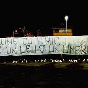 Peluza Nord Craiova a încercat să introducă pe „Oblemenco” mai multe bannere de protest / Sursă foto: Facebook