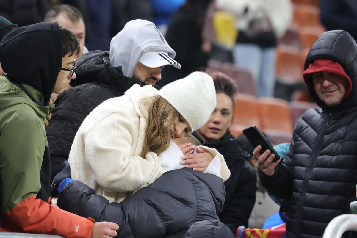 „Albă ca zăpada” a venit la FCSB - Sepsi să-și susțină iubitul fotbalist » Gest special surprins în minutul 8