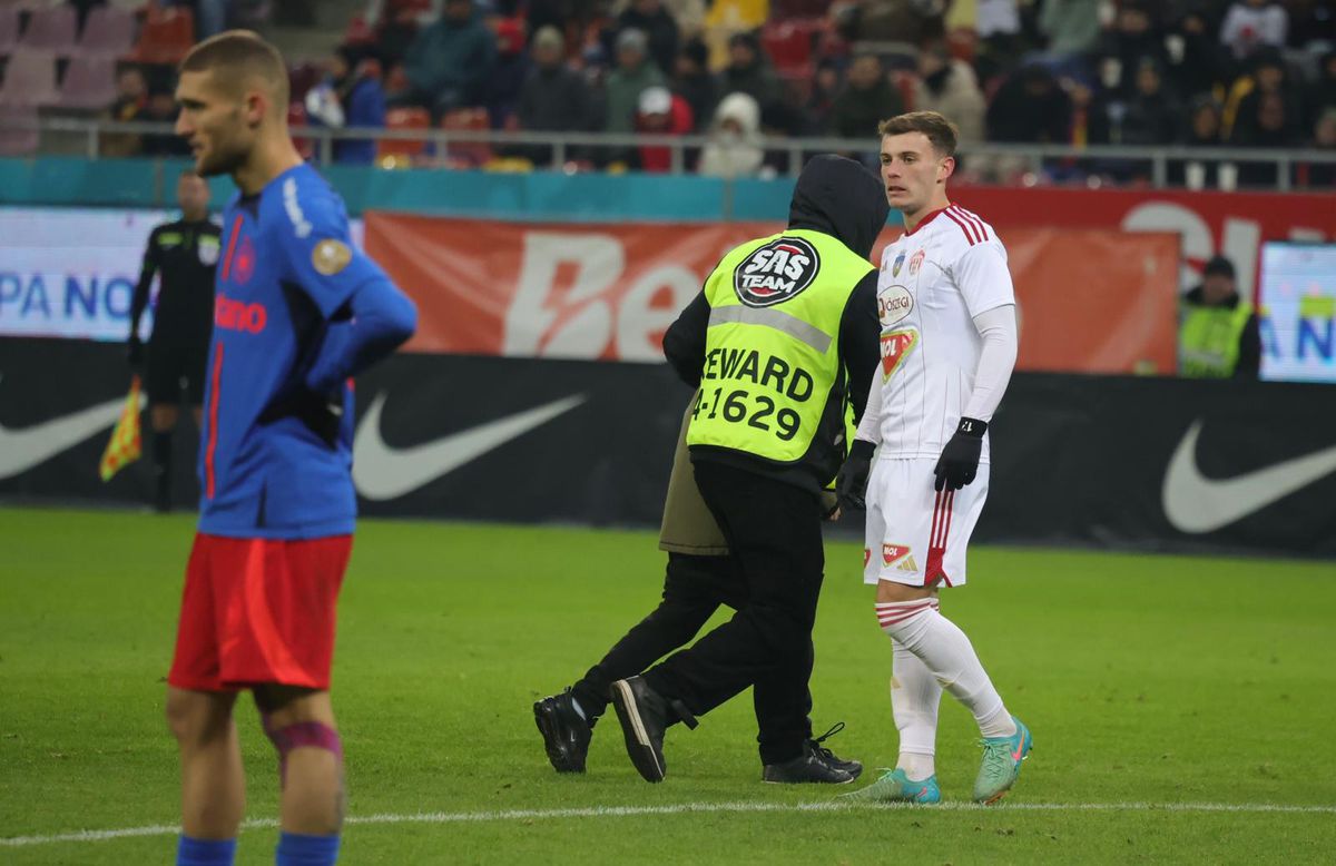 Nu s-a văzut la TV în FCSB - Sepsi 3-0 » Stewardul „l-a azvârlit” peste reclame