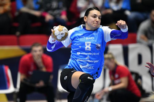 Cristina Neagu în acțiune în meciul dintre CSM București și HC Podravka FOTO Cristi Preda