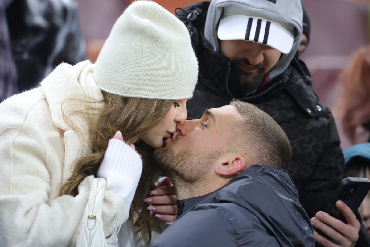 „Albă ca zăpada” a venit la FCSB - Sepsi să-și susțină iubitul fotbalist » Gest special surprins în minutul 8