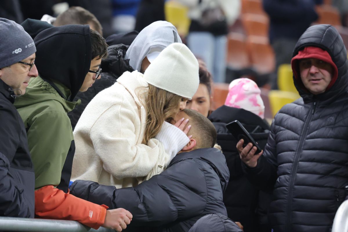 „Albă ca zăpada” a venit la FCSB - Sepsi să-și susțină iubitul fotbalist » Gest special surprins în minutul 8