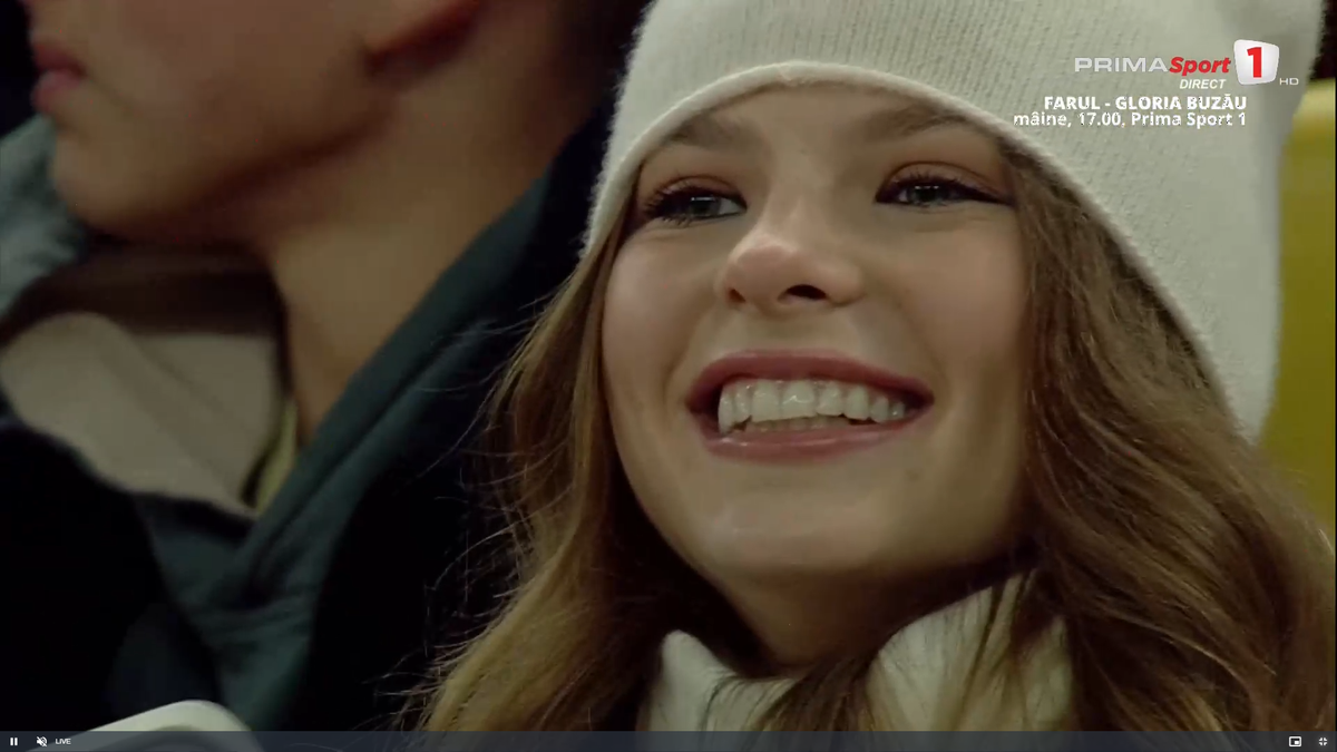 „Albă ca zăpada” a venit la FCSB - Sepsi să-și susțină iubitul fotbalist » Gest special surprins în minutul 8