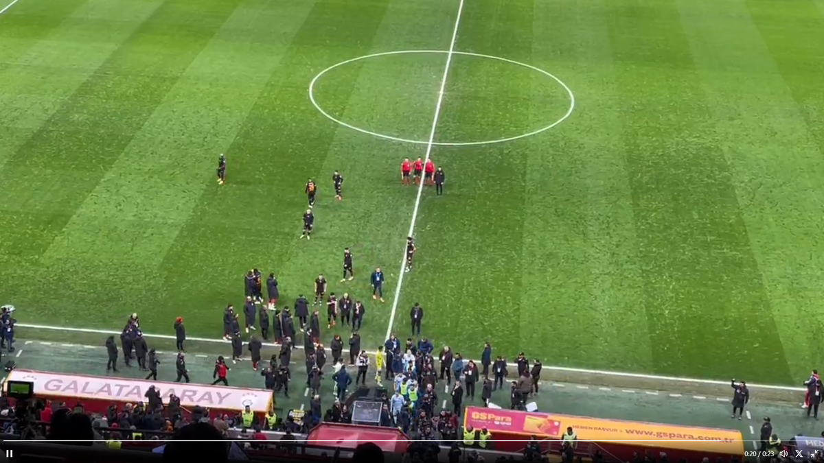 Haos în Turcia! Meciul lui Galatasaray, ABANDONAT după o decizie scandaloasă » Adversarii au ieșit de pe teren
