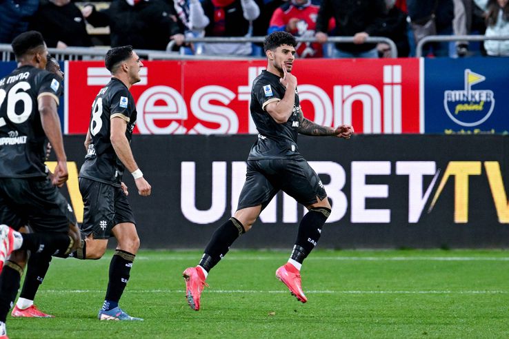 Golul lui Florinel Coman în Cagliari - Parma. FOTO: Imago