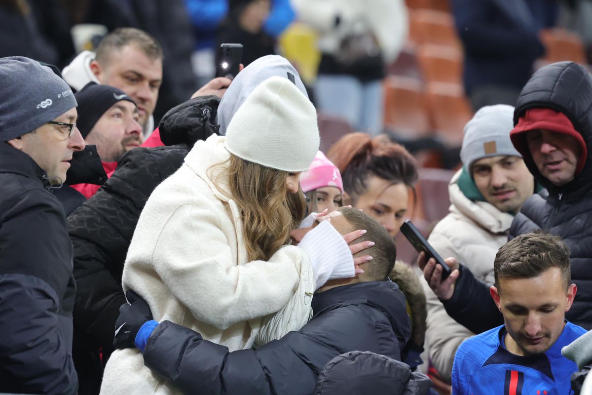 „Albă ca zăpada” a venit la FCSB - Sepsi să-și susțină iubitul fotbalist » Gest special surprins în minutul 8