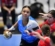 Elizabeth Omoregie încercând o depășire în partida dintre  CSM București și HC Podravka FOTO Cristi Preda