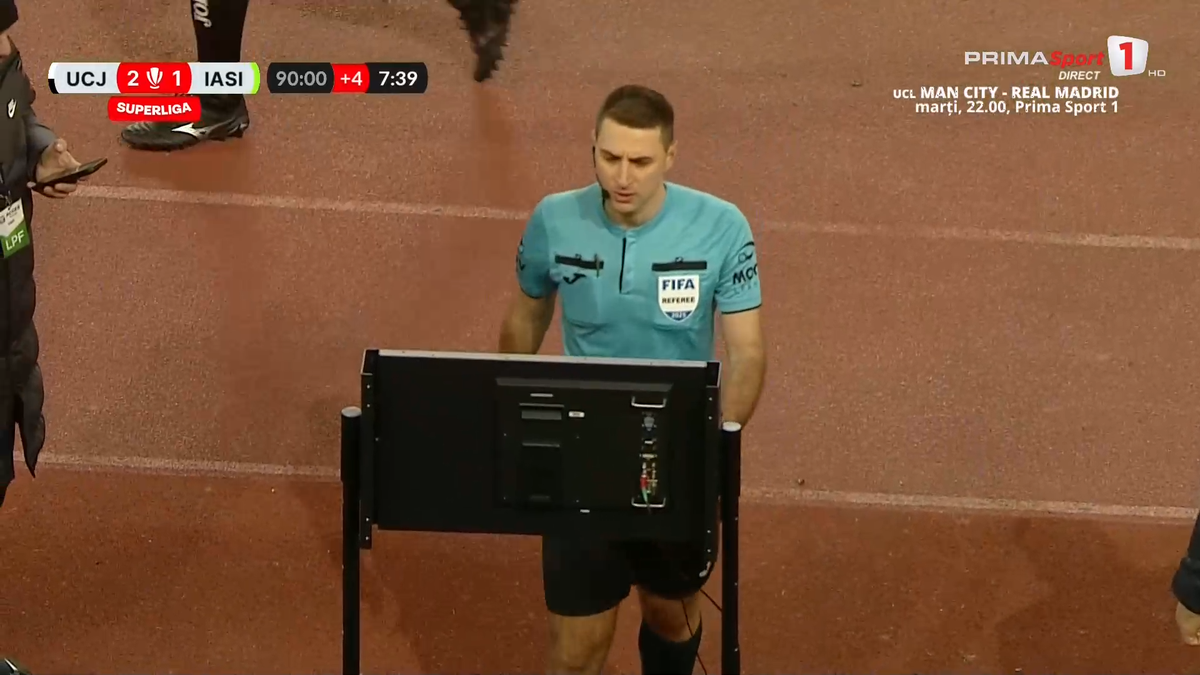 HALUCINANT ce s-a petrecut în U Cluj - Poli Iași! Echipa lui Sabău a avut două goluri avans în minutul 89 și a ratat victoria! Intervenție decisivă a lui Hațegan