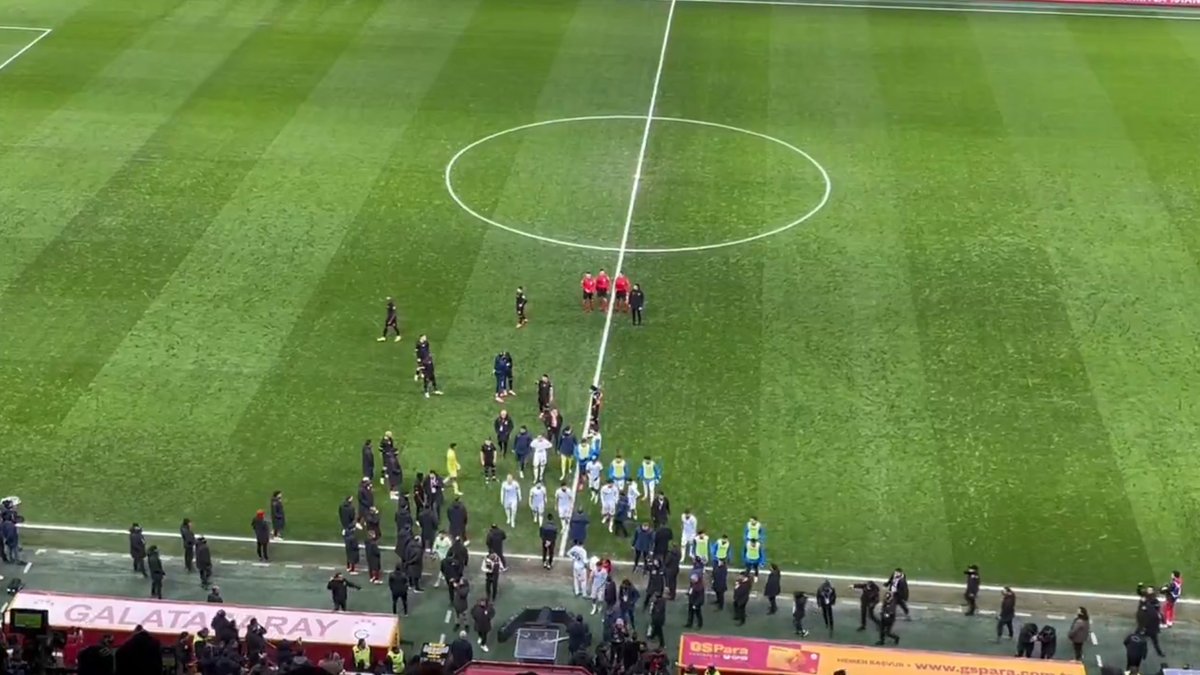 Haos în Turcia! Meciul lui Galatasaray, ABANDONAT după o decizie scandaloasă » Adversarii au ieșit de pe teren