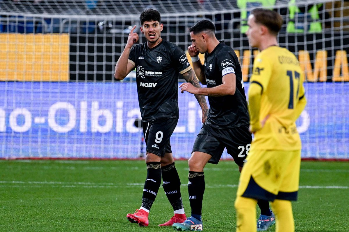 Notele primite de Florinel Coman în Italia, pentru debutul cu supergol în Cagliari - Parma: „Stadionul l-a răsfățat în restul meciului”