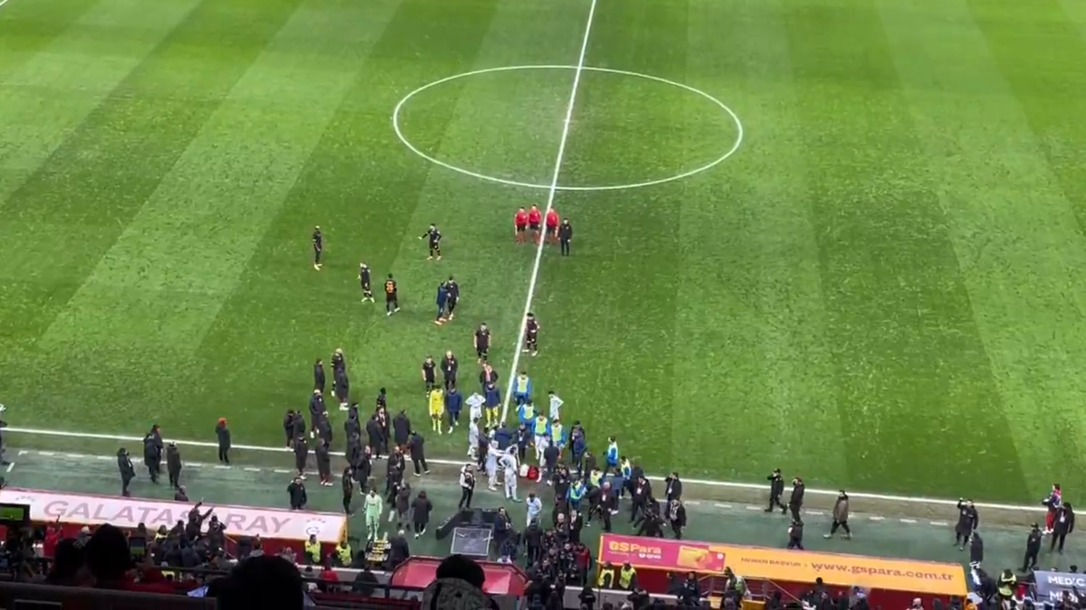 Haos în Turcia! Meciul lui Galatasaray, ABANDONAT după o decizie scandaloasă » Adversarii au ieșit de pe teren