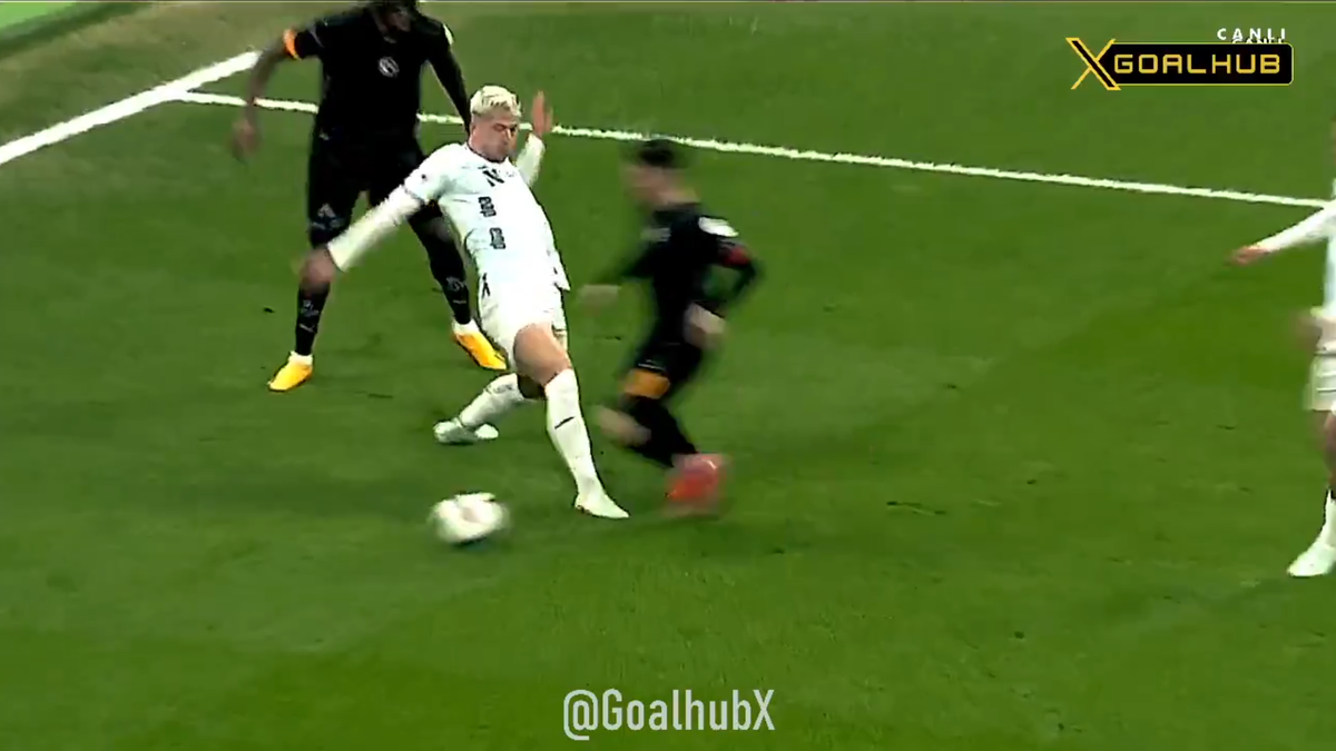 Haos în Turcia! Meciul lui Galatasaray, ABANDONAT după o decizie scandaloasă » Adversarii au ieșit de pe teren