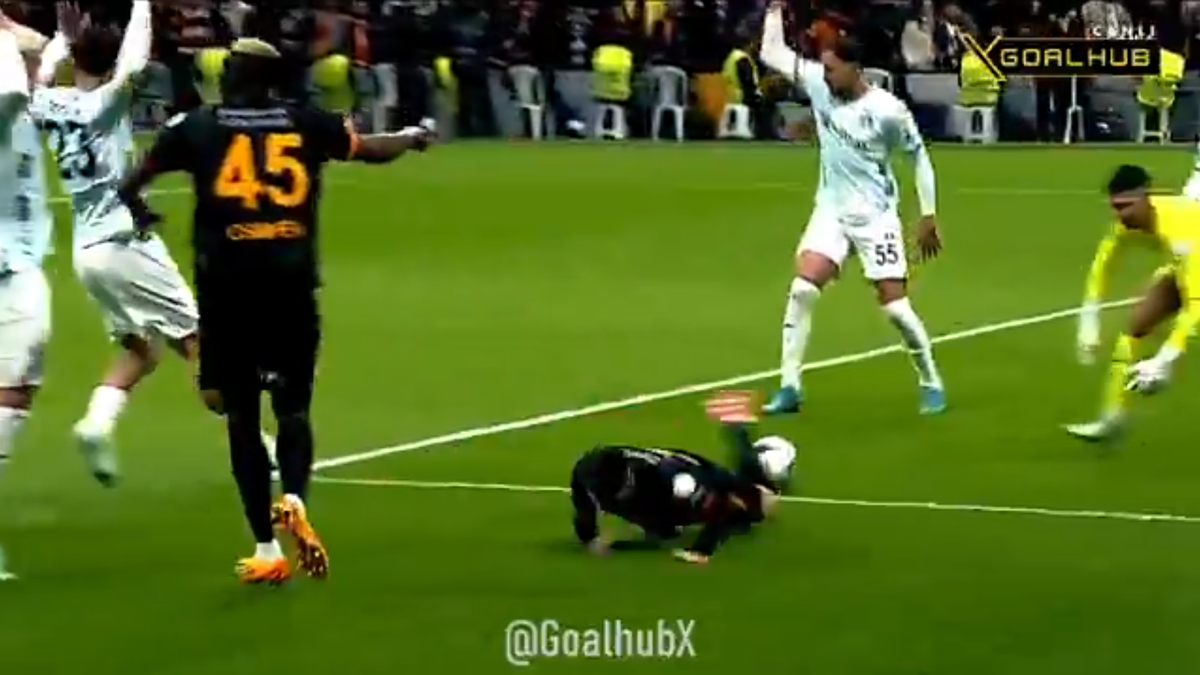 Haos în Turcia! Meciul lui Galatasaray, ABANDONAT după o decizie scandaloasă » Adversarii au ieșit de pe teren